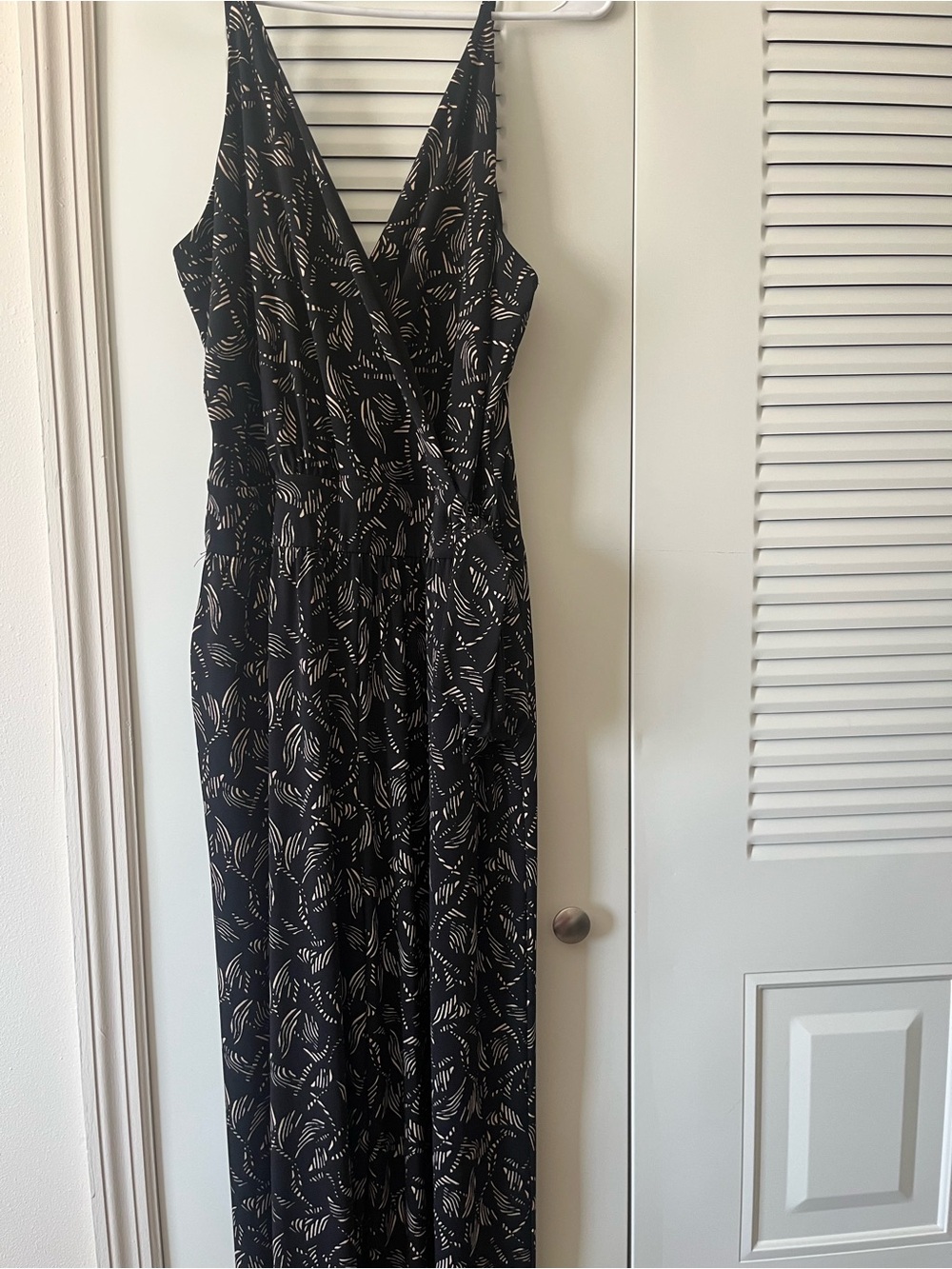 Black and White Printed V-Neck Pantsuit